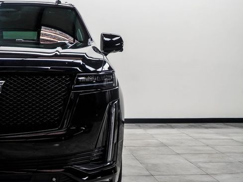 Used 2022 Cadillac Escalade ESV Sport Platinum w/ LPO, ONYX Package image 4