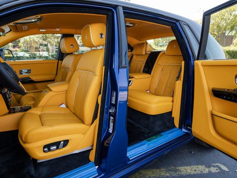 New 2027 Rolls-Royce Phantom Sedan RWD image 25