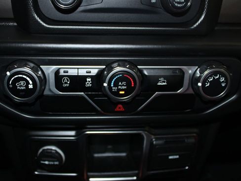 Used 2021 Jeep Gladiator Sport image 39