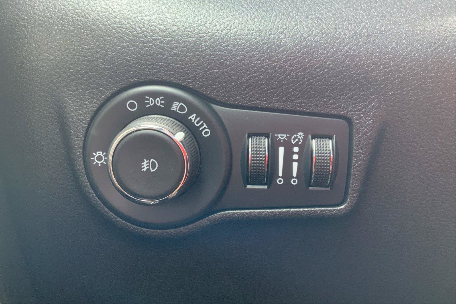 Used 2024 Jeep Compass Latitude AWD/4WD image 17