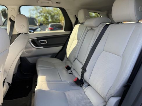 Used 2017 Land Rover Discovery Sport SE image 21