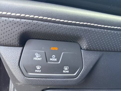 Used 2025 Volkswagen Atlas SE AWD/4WD image 19