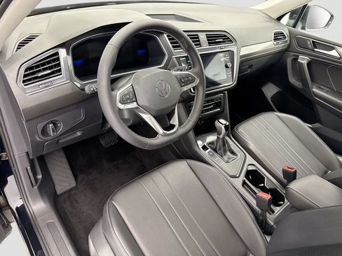 Used 2023 Volkswagen Tiguan SE FWD image 9
