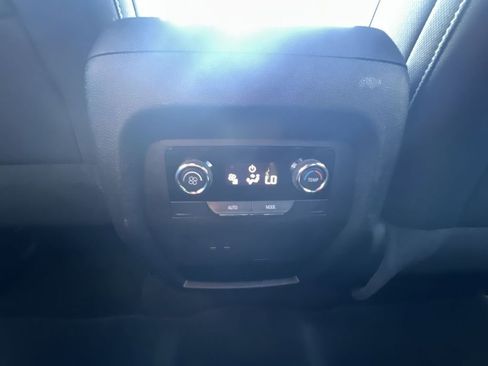 Used 2025 Chevrolet Traverse LT image 21