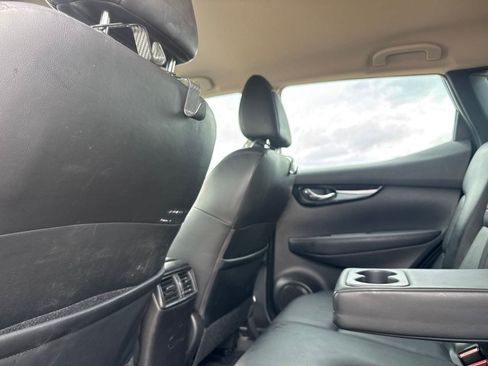 Used 2022 Nissan Rogue Sport SL FWD image 32