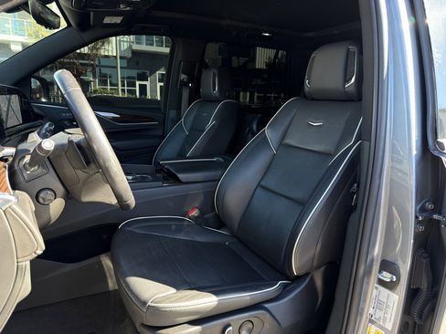 Used 2022 Cadillac Escalade Premium Luxury image 17