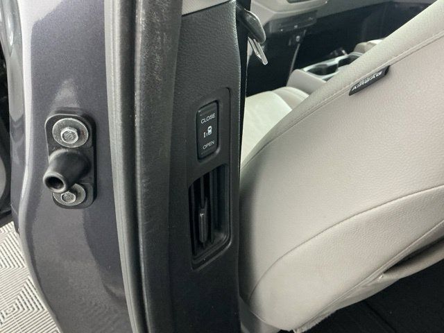 Used 2018 Honda Odyssey Touring image 9