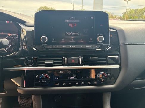 Used 2025 Nissan Pathfinder SV image 25