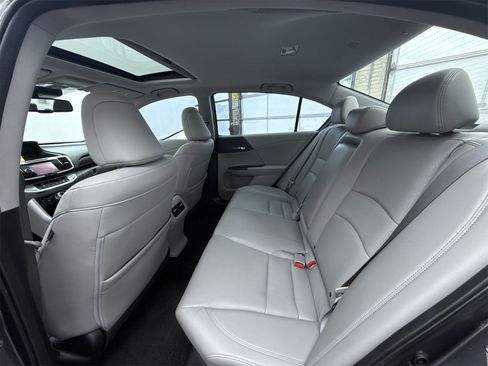 Used 2015 Honda Accord Touring image 37