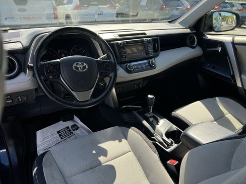 Used 2018 Toyota RAV4 XLE AWD/4WD image 30