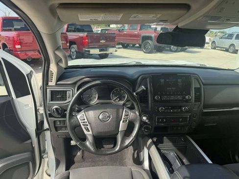 Used 2022 Nissan Titan SV AWD/4WD image 10
