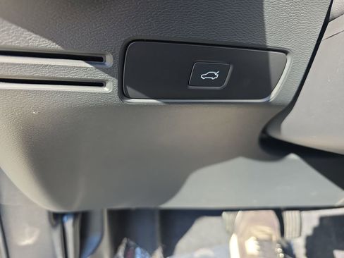 Certified 2025 Volvo XC40 B5 Plus image 35