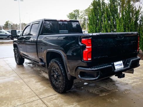 Used 2024 Chevrolet Silverado 2500 LTZ w/ LTZ Plus Package image 9