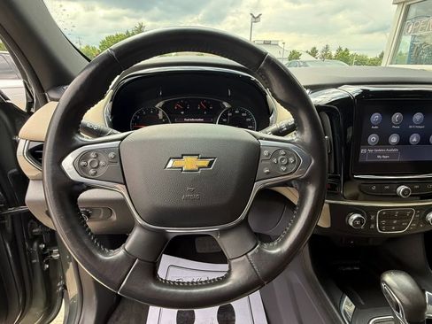 Used 2022 Chevrolet Traverse LT FWD image 15