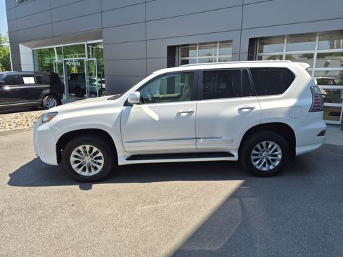 Used 2019 Lexus GX 460 Premium w/ Premium Package AWD/4WD image 7