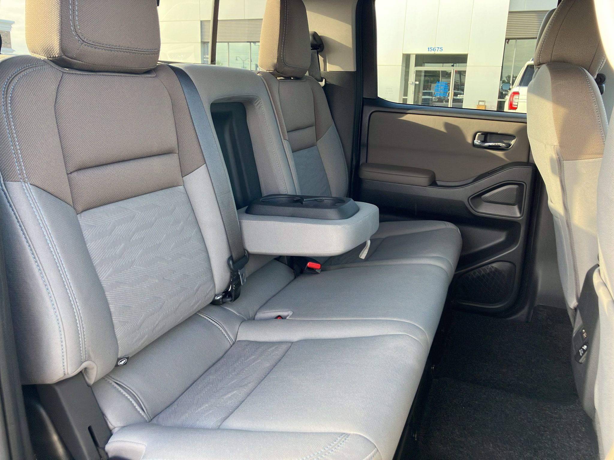 Used 2022 Nissan Frontier SV AWD/4WD image 32