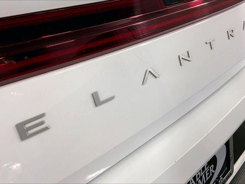 Used 2025 Hyundai Elantra SEL image 8