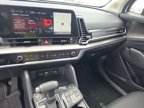 Certified 2025 Kia Sportage EX FWD image 10