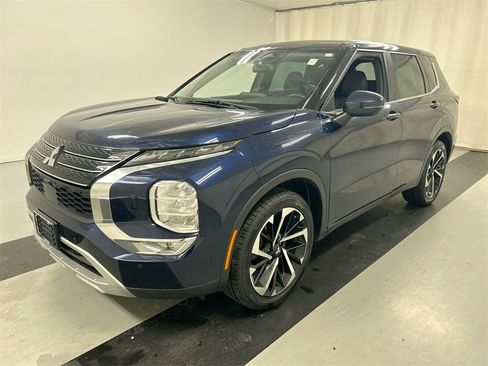 Used 2023 Mitsubishi Outlander SE image 5