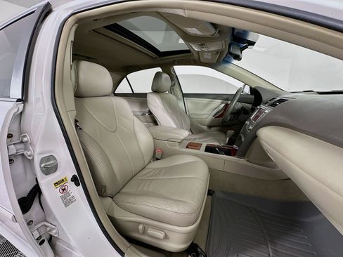 Used 2010 Toyota Camry XLE FWD image 28