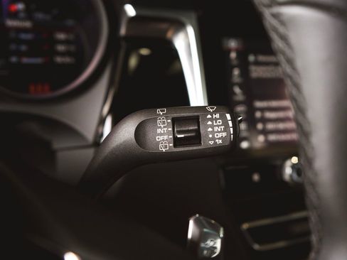 Used 2025 Porsche Macan image 24