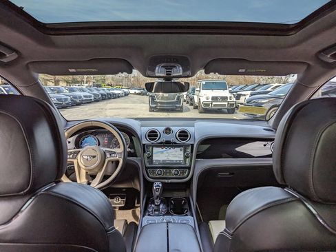 Used 2018 Bentley Bentayga AWD/4WD image 41