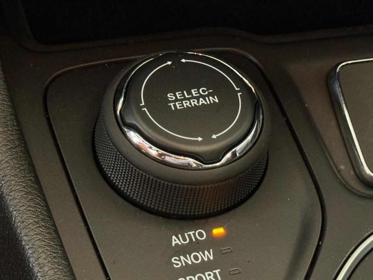 Used 2021 Jeep Cherokee Latitude Lux 80th Anniv w/ Quick Order Package 26U 80TH AWD/4WD image 20