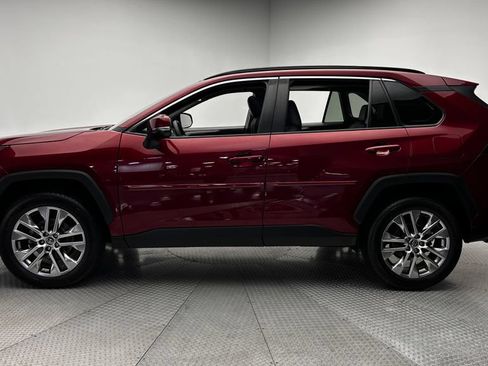 Used 2021 Toyota RAV4 XLE Premium AWD/4WD image 4