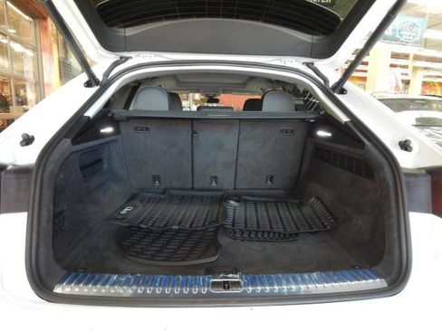 Used 2023 Audi Q8 Premium Plus image 6