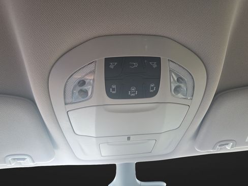 Used 2023 Chrysler Pacifica Touring-L FWD image 25