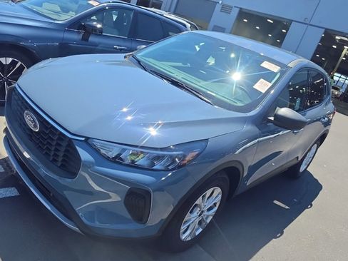 Used 2025 Ford Escape Active FWD image 2