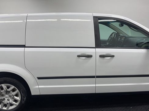 Used 2014 RAM C/V Tradesman w/ UConnect Hands-Free Group FWD image 18