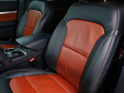 Used 2019 Ford Explorer XLT w/ Equipment Group 202A image 12