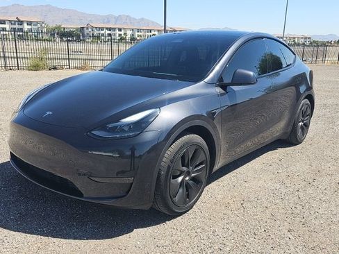 Used 2025 Tesla Model Y Long Range RWD image 1