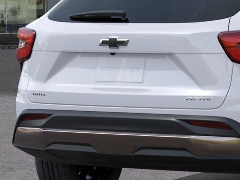 New 2026 Chevrolet Trax ACTIV w/ Sunroof Package FWD image 14