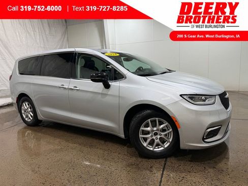 Used 2024 Chrysler Pacifica Touring-L FWD image 1