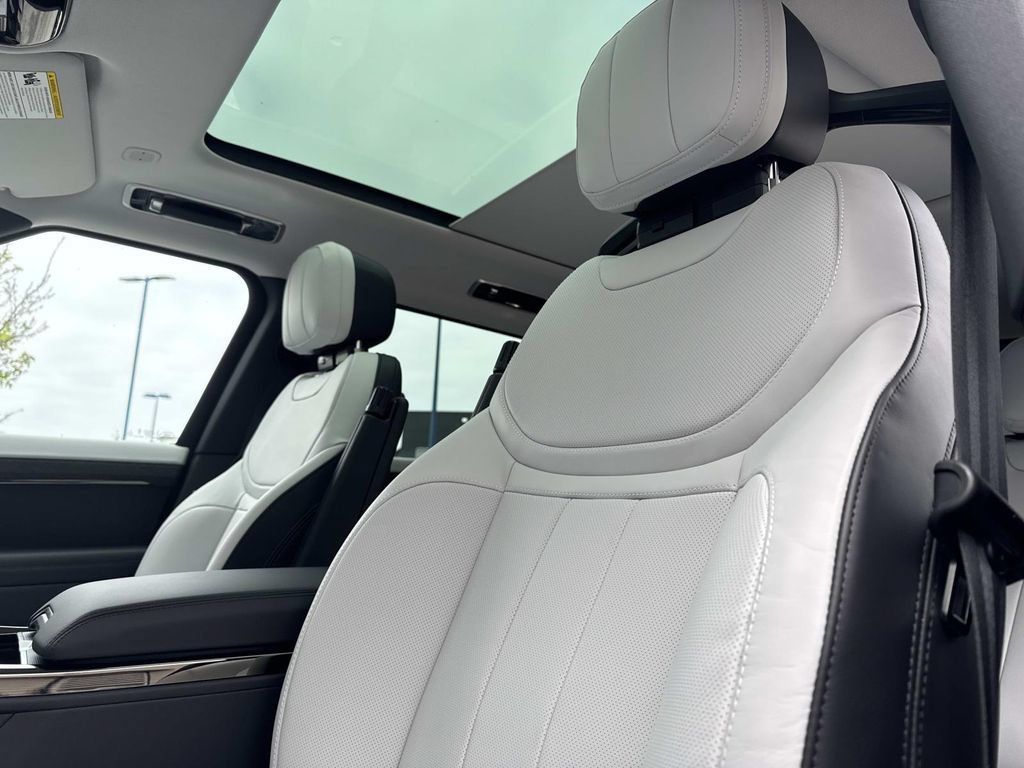 New 2026 Land Rover Range Rover Sport Dynamic SE AWD/4WD image 21