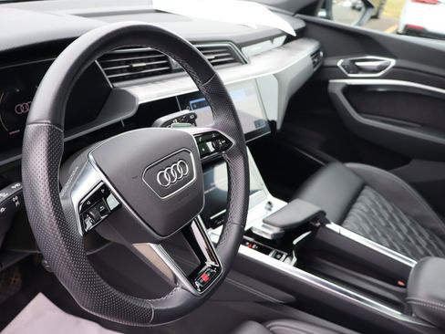 Used 2022 Audi e-tron S Premium Plus image 9
