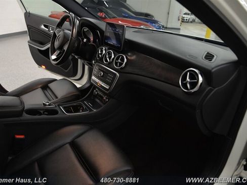 Used 2018 Mercedes-Benz GLA 250 4MATIC w/ Premium Package image 21
