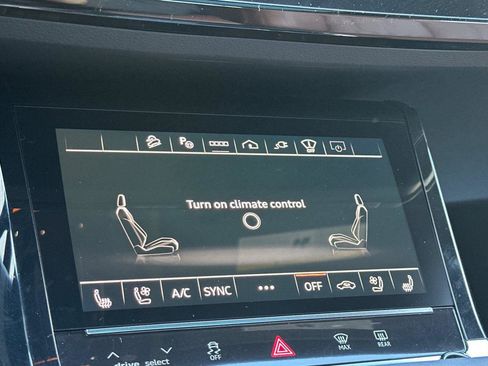 Used 2024 Audi Q8 e-tron Prestige image 20