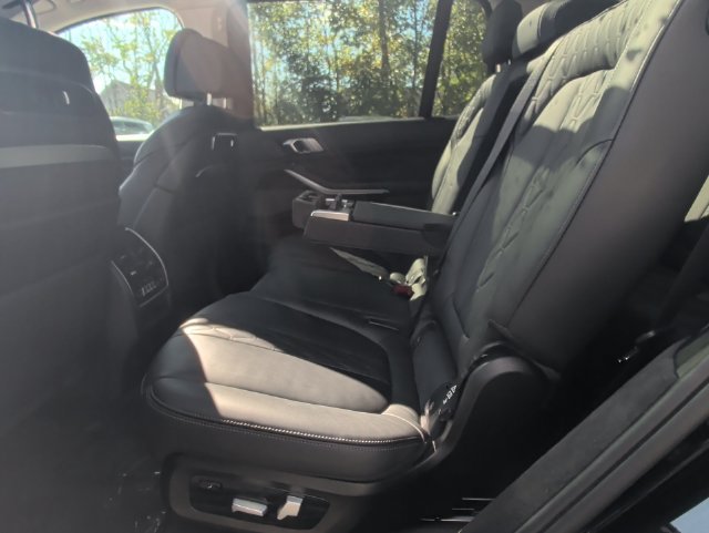 Used 2025 BMW X7 xDrive40i AWD/4WD image 35