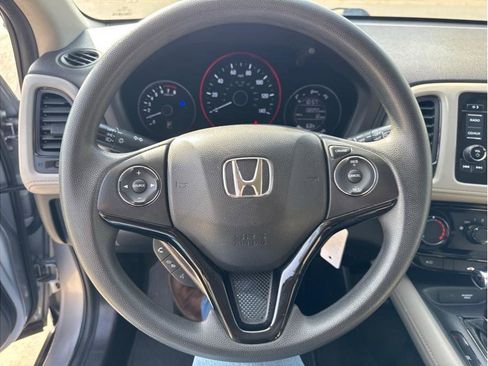 Used 2018 Honda HR-V LX image 14