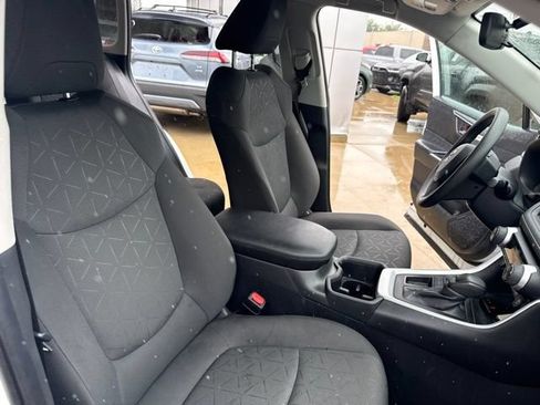 Used 2024 Toyota RAV4 XLE FWD image 29