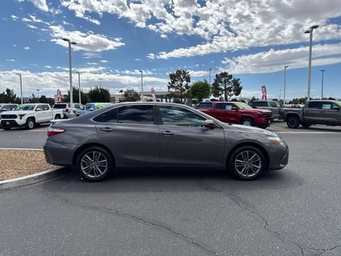 Used 2015 Toyota Camry SE FWD image 5