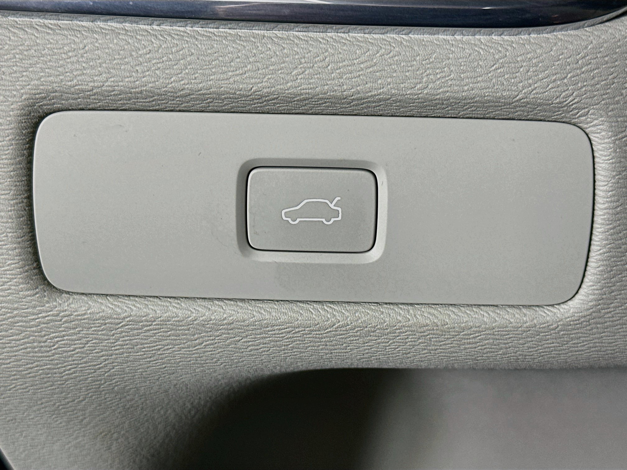 Used 2023 Volvo XC60 B5 Plus AWD/4WD image 17
