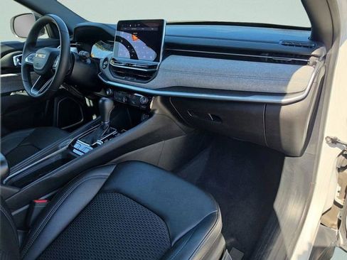 Certified 2024 Jeep Compass Latitude image 17