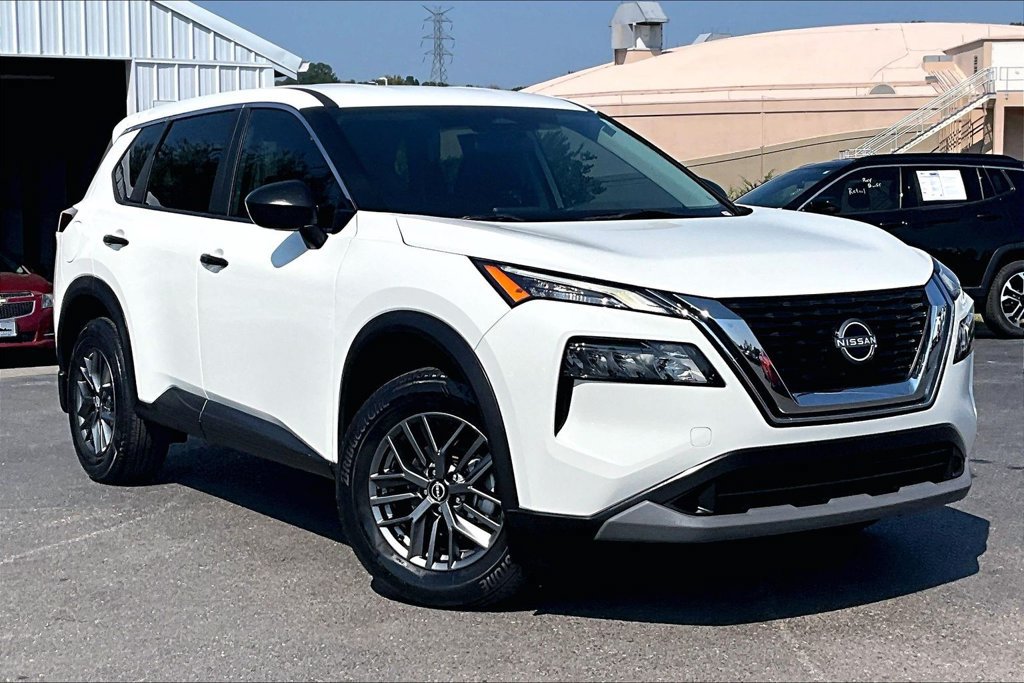 Used 2023 Nissan Rogue S FWD image 36