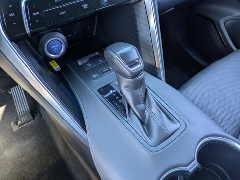 Used 2021 Toyota Venza XLE image 25