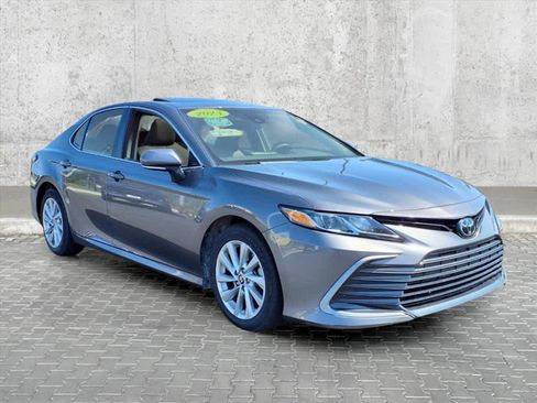 Used 2023 Toyota Camry LE image 2
