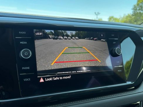 Used 2022 Volkswagen Taos SEL image 18